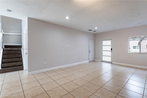 Casa en venta en Miami, Florida, 3 dormitorios, 150.87 m2 № 1809863 - foto 3
