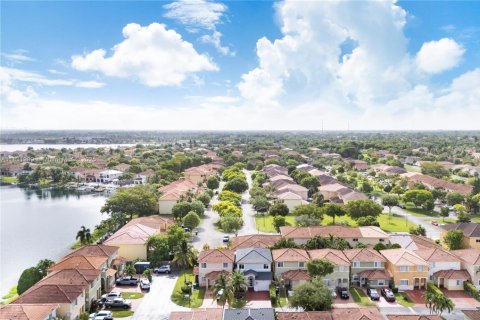 Casa en venta en Miami, Florida, 3 dormitorios, 150.87 m2 № 1809863 - foto 26