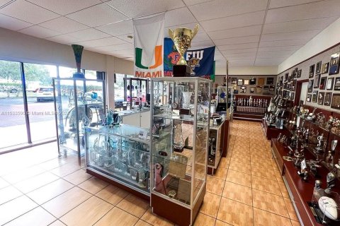 Купить коммерческую недвижимость в Майами, Флорида № 1985136 - фото 8
