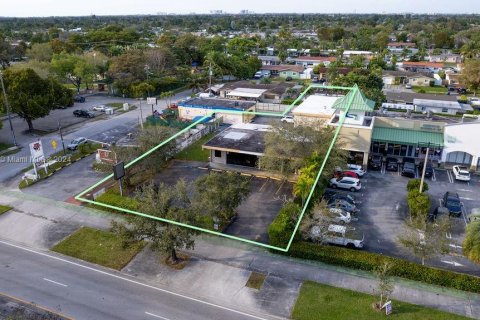 Купить коммерческую недвижимость в Майами, Флорида № 1985136 - фото 15