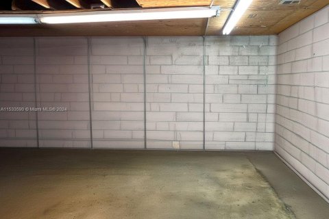Купить коммерческую недвижимость в Майами, Флорида № 1985136 - фото 13