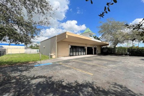 Купить коммерческую недвижимость в Майами, Флорида № 1985136 - фото 6