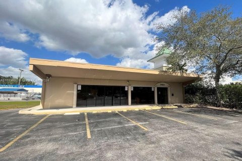 Купить коммерческую недвижимость в Майами, Флорида № 1985136 - фото 4