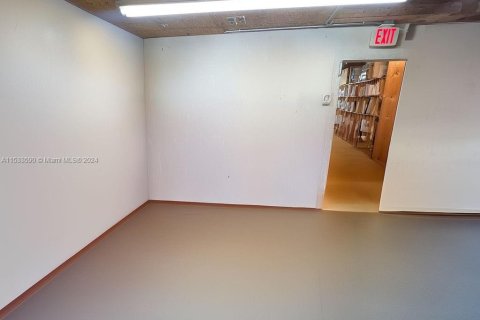 Купить коммерческую недвижимость в Майами, Флорида № 1985136 - фото 14