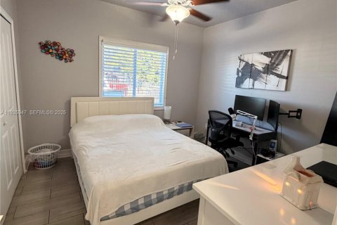 House in Miami, Florida 3 bedrooms, 144.93 sq.m. № 1994139 - photo 22