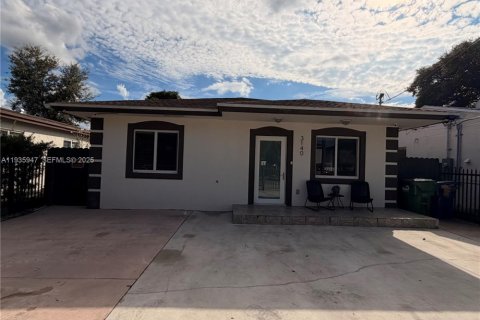 House in Miami, Florida 3 bedrooms, 144.93 sq.m. № 1994139 - photo 2