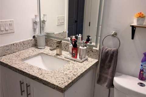 House in Miami, Florida 3 bedrooms, 144.93 sq.m. № 1994139 - photo 23