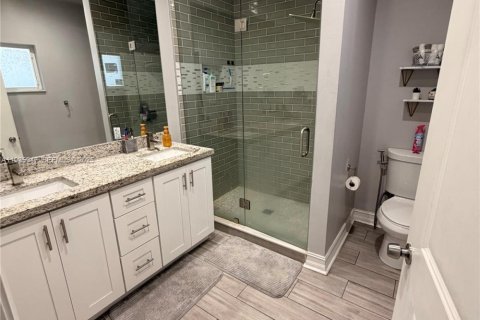 House in Miami, Florida 3 bedrooms, 144.93 sq.m. № 1994139 - photo 18