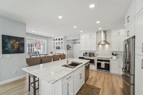 House in Saint Petersburg, Florida 6 bedrooms, 355.72 sq.m. № 1650761 - photo 14