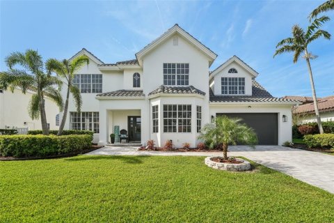 House in Saint Petersburg, Florida 6 bedrooms, 355.72 sq.m. № 1650761 - photo 3