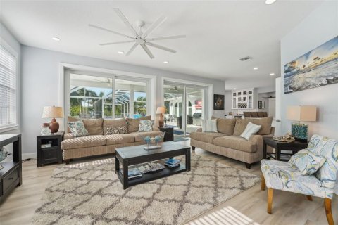 House in Saint Petersburg, Florida 6 bedrooms, 355.72 sq.m. № 1650761 - photo 7