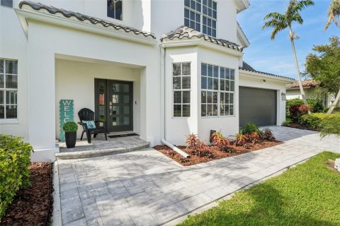 House in Saint Petersburg, Florida 6 bedrooms, 355.72 sq.m. № 1650761 - photo 4