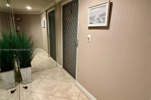 Condominio en venta en Hollywood, Florida, 2 dormitorios, 139.35 m2 № 1892645 - foto 16