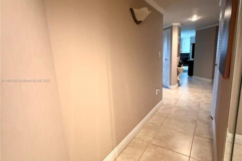 Condominio en venta en Hollywood, Florida, 2 dormitorios, 139.35 m2 № 1892645 - foto 17