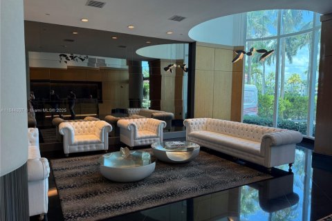 Condo in Miami Beach, Florida, 2 bedrooms  № 1936982 - photo 2