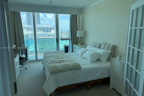 Condo in Miami Beach, Florida, 2 bedrooms  № 1936982 - photo 19