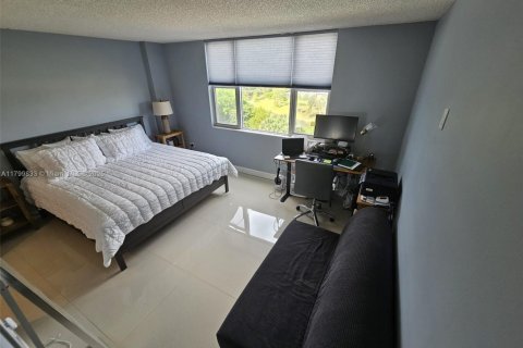 Condo in Hollywood, Florida, 1 bedroom  № 1696464 - photo 21