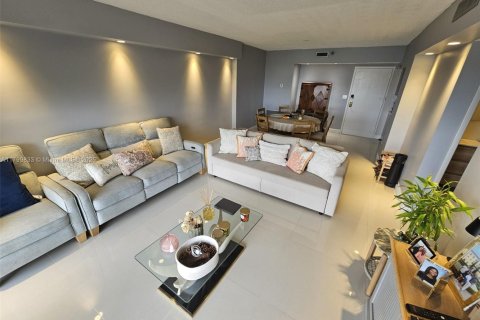 Condo in Hollywood, Florida, 1 bedroom  № 1696464 - photo 4