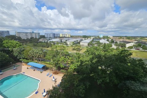 Condo in Hollywood, Florida, 1 bedroom  № 1696464 - photo 8