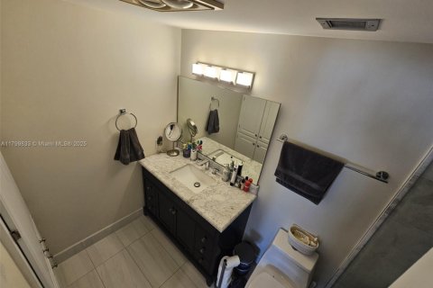 Condo in Hollywood, Florida, 1 bedroom  № 1696464 - photo 30