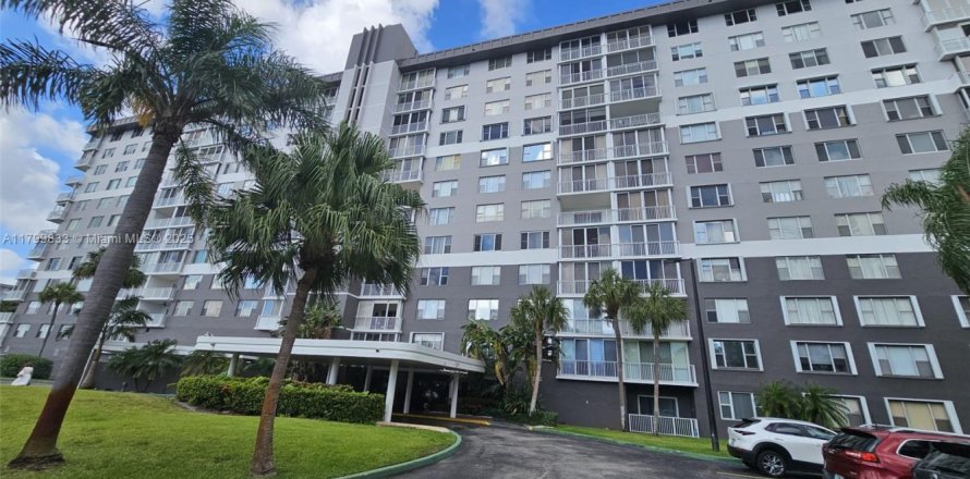 Condo in Hollywood, Florida, 1 bedroom № 1696464