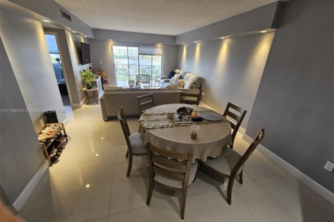 Condo in Hollywood, Florida, 1 bedroom  № 1696464 - photo 11