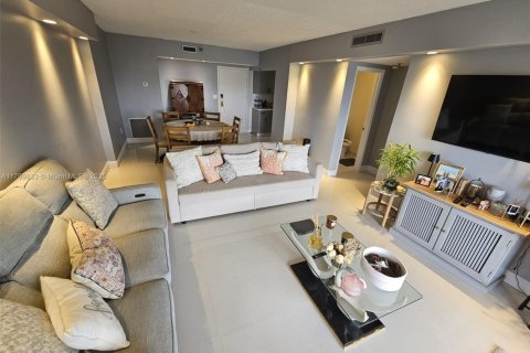 Condo in Hollywood, Florida, 1 bedroom  № 1696464 - photo 5