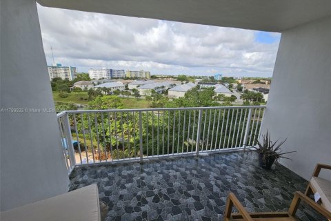 Condo in Hollywood, Florida, 1 bedroom  № 1696464 - photo 7
