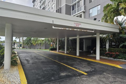 Condo in Hollywood, Florida, 1 bedroom  № 1696464 - photo 3