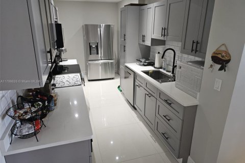 Condo in Hollywood, Florida, 1 bedroom  № 1696464 - photo 14