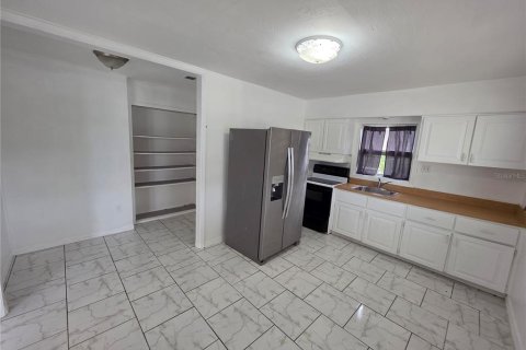 Снять в аренду виллу или дом в Тарпон-Спрингс, Флорида 4 комнаты, 82.78м2, № 1904130 - фото 3