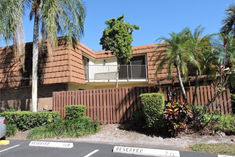 Townhouse in Davie, Florida 3 bedrooms, 153.66 sq.m. № 1707608 - photo 2