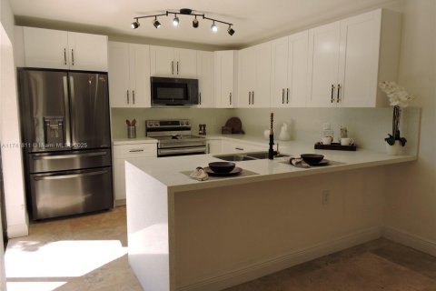 Townhouse in Davie, Florida 3 bedrooms, 153.66 sq.m. № 1707608 - photo 14