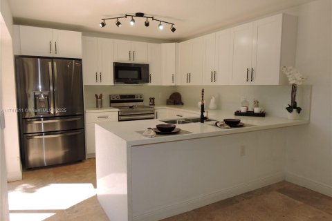 Townhouse in Davie, Florida 3 bedrooms, 153.66 sq.m. № 1707608 - photo 11