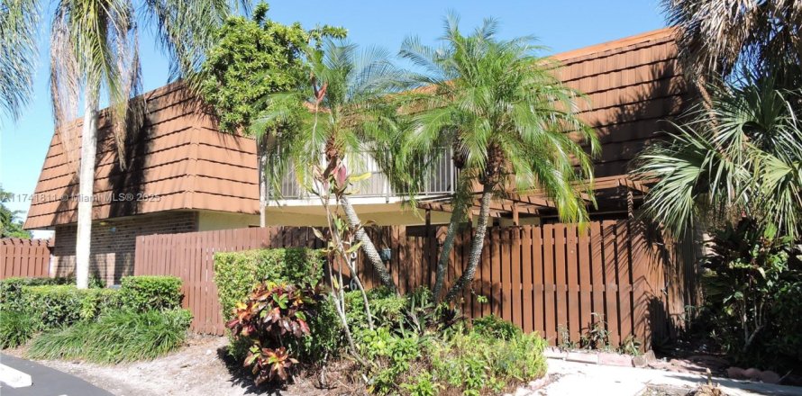 Townhouse in Davie, Florida 3 bedrooms, 153.66 sq.m. № 1707608