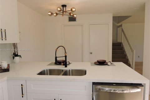 Townhouse in Davie, Florida 3 bedrooms, 153.66 sq.m. № 1707608 - photo 16