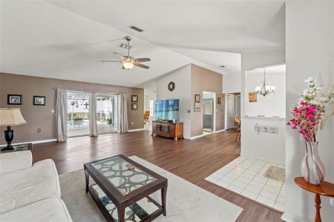 House in Spring Hill, Florida 2 bedrooms, 154.4 sq.m. № 1831997 - photo 8