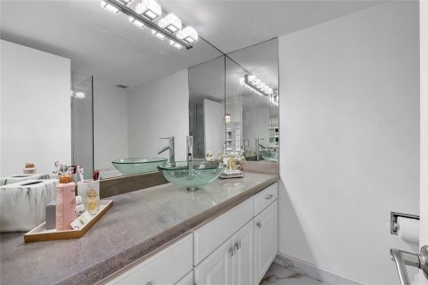 Condo in Fort Lauderdale, Florida, 2 bedrooms № 2174285 - photo 9