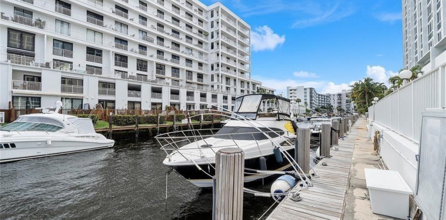 Condo in Fort Lauderdale, Florida, 2 bedrooms № 2174285
