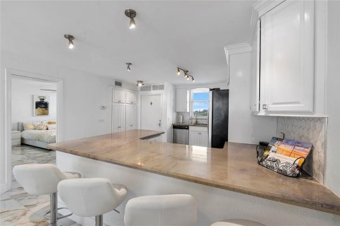 Condo in Fort Lauderdale, Florida, 2 bedrooms № 2174285 - photo 4
