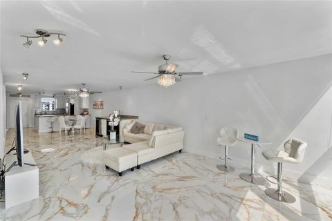 Condo in Fort Lauderdale, Florida, 2 bedrooms № 2174285 - photo 5