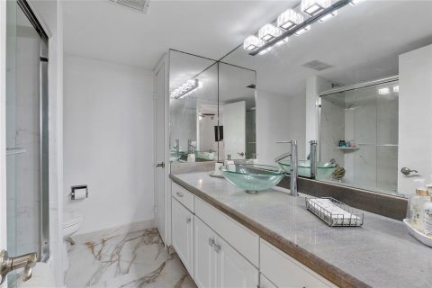 Condo in Fort Lauderdale, Florida, 2 bedrooms № 2174285 - photo 11