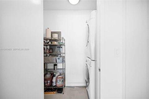 Condominio en venta en Bal Harbour, Florida, 1 dormitorio, 151.62 m2 № 2001629 - foto 21