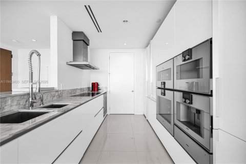 Condominio en venta en Bal Harbour, Florida, 1 dormitorio, 151.62 m2 № 2001629 - foto 13