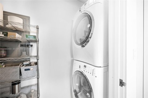 Condominio en venta en Bal Harbour, Florida, 1 dormitorio, 151.62 m2 № 2001629 - foto 22