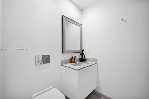 Condominio en venta en Bal Harbour, Florida, 1 dormitorio, 151.62 m2 № 2001629 - foto 25