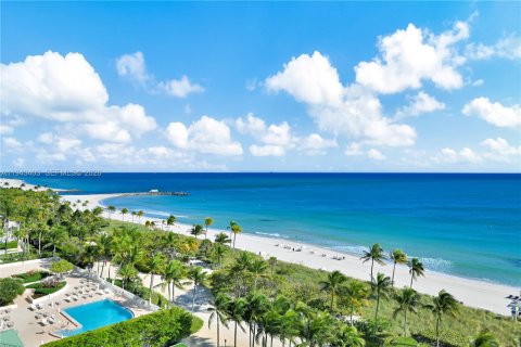 Condominio en venta en Bal Harbour, Florida, 1 dormitorio, 151.62 m2 № 2001629 - foto 3