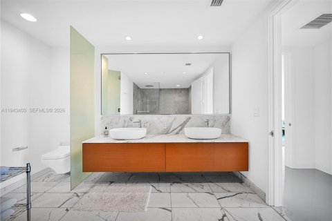 Condominio en venta en Bal Harbour, Florida, 1 dormitorio, 151.62 m2 № 2001629 - foto 20