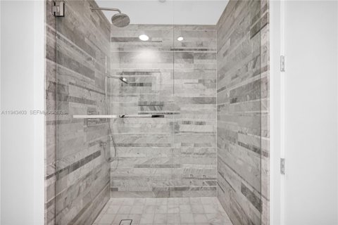 Condominio en venta en Bal Harbour, Florida, 1 dormitorio, 151.62 m2 № 2001629 - foto 26