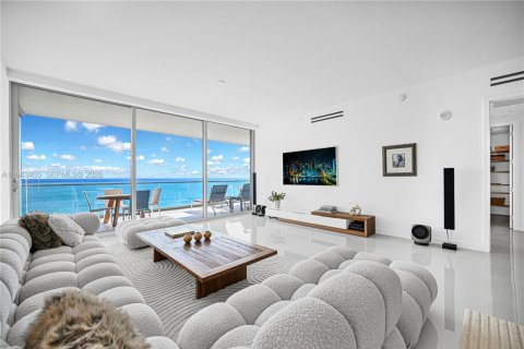 Condominio en Bal Harbour, Florida, 1 dormitorio  № 2001629
